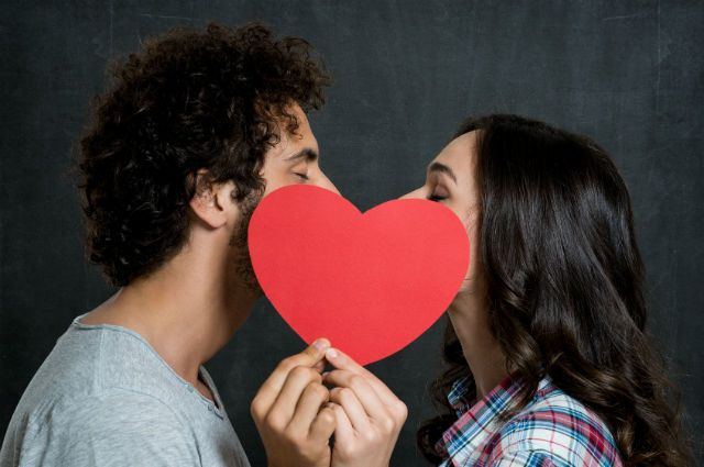 New Study Shows Each Kiss Transfers Millions of Bacteria