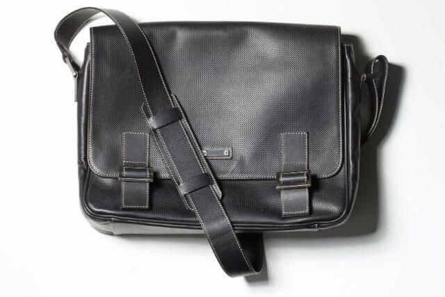 7 Reasons Why Men Should Carry a Purse