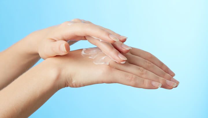 hand-moisturizer