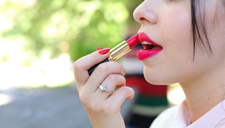 Avoid matte lipstick if you have chapped lips