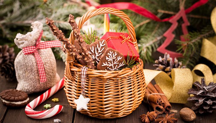 DIY green holiday gift ideas like homemade tasty treats