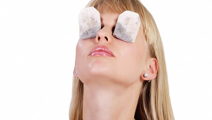 Tea bags can help reduce puffiness under the eyes.