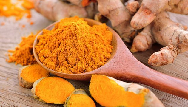 8 Reasons To Put Turmeric And Honey Mix On Your Face